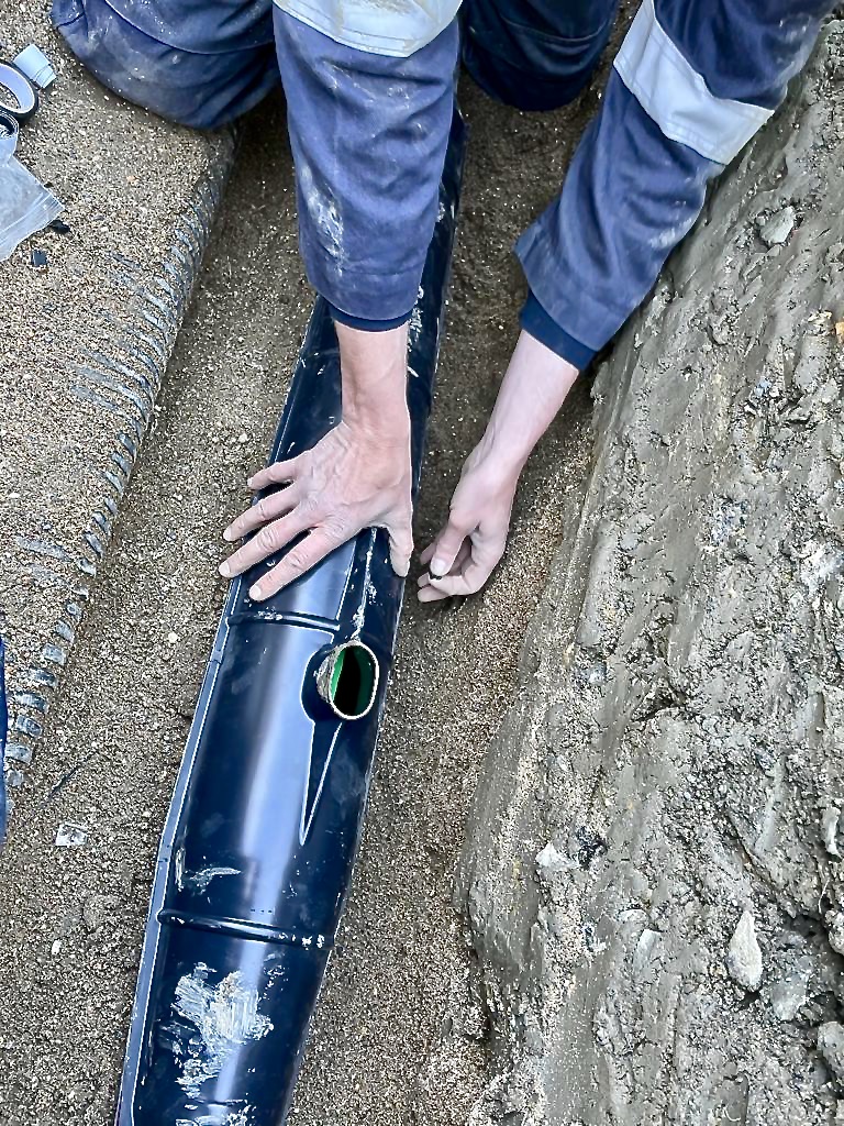 Putting the cable joint on